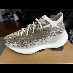 Yeezy pyrite size 7 brand new 100 authentic